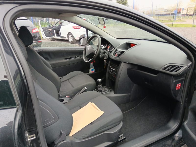 PEUGEOT 207 1.4 16V 90 cv (TU) URBAN CLIM / CT OK / Distribution ok à jour / Suivi factures