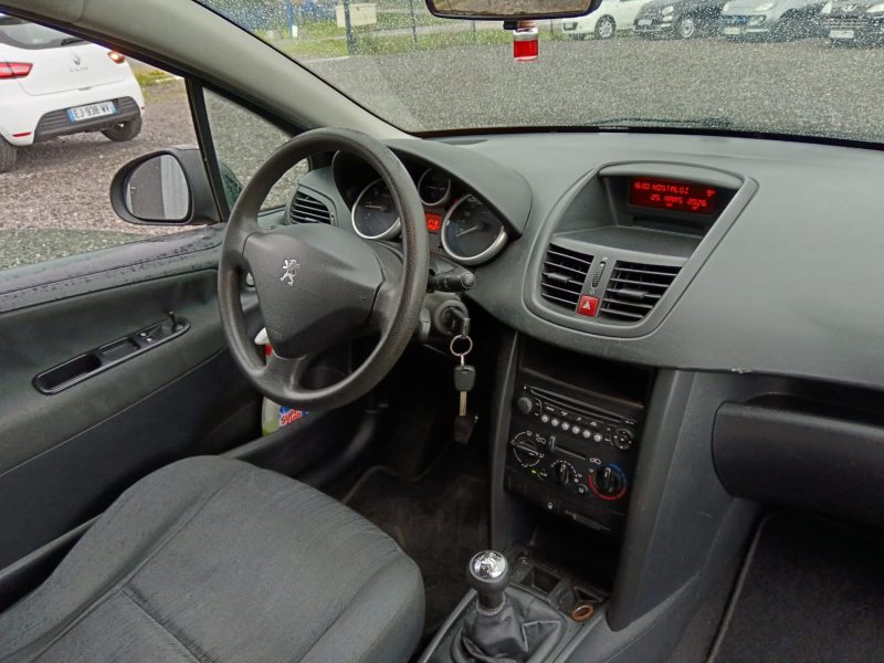 PEUGEOT 207 1.4 16V 90 cv (TU) URBAN CLIM / CT OK / Distribution ok à jour / Suivi factures