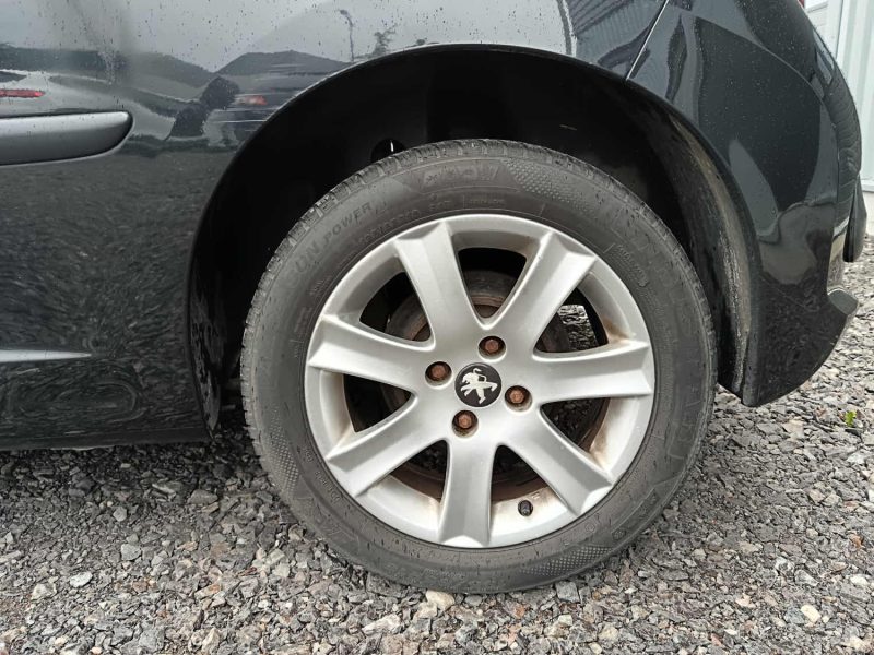 PEUGEOT 207 1.4 16V 90 cv (TU) URBAN CLIM / CT OK / Distribution ok à jour / Suivi factures