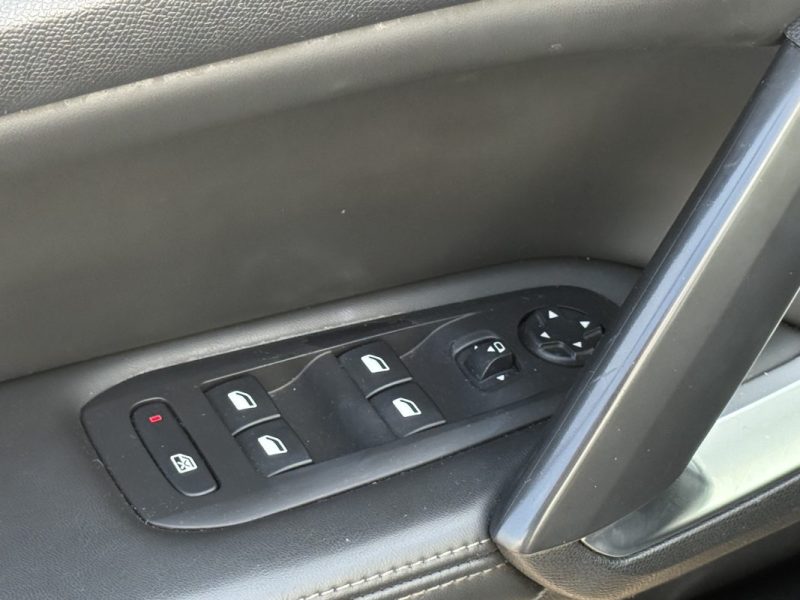 Peugeot 308 II 1.6L HDi 120ch Féline 