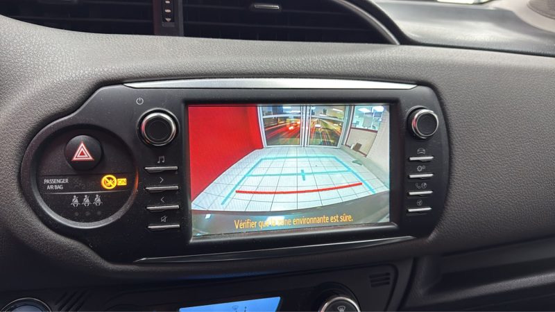 TOYOTA YARIS HYBRIDE 100cv FRANCE BUSINESS/1 ERE MAIN