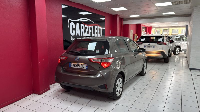 TOYOTA YARIS HYBRIDE 100cv FRANCE BUSINESS/1 ERE MAIN