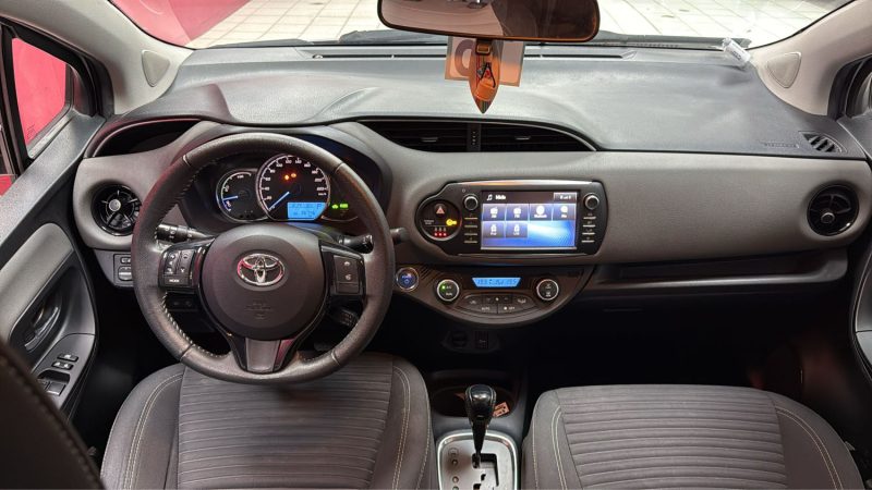 TOYOTA YARIS HYBRIDE 100cv FRANCE BUSINESS/1 ERE MAIN