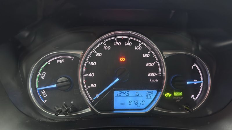 TOYOTA YARIS HYBRIDE 100cv FRANCE BUSINESS/1 ERE MAIN