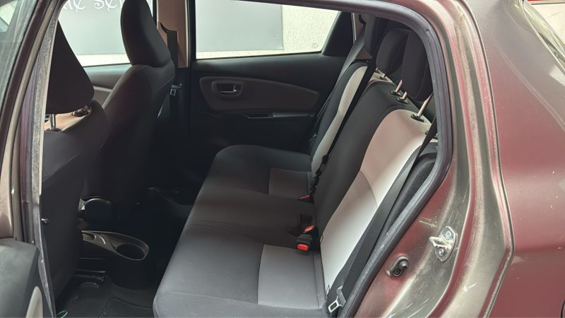 TOYOTA YARIS HYBRIDE 100cv FRANCE BUSINESS/1 ERE MAIN