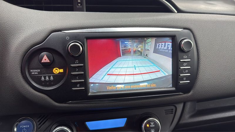 TOYOTA YARIS HYBRIDE 100cv FRANCE BUSINESS/1 ERE MAIN