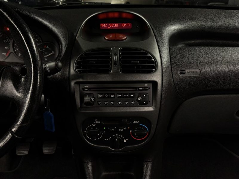 PEUGEOT 206 PHASE 2 1.4 i 75 Cv 5 PORTES / CLIMATISATION