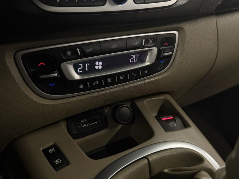 RENAULT SCENIC III 1.9 DCI 130 Cv GPS TOMTOM / REGULATEUR LIMITEUR INTERIEUR SEMI CUIR BVM6