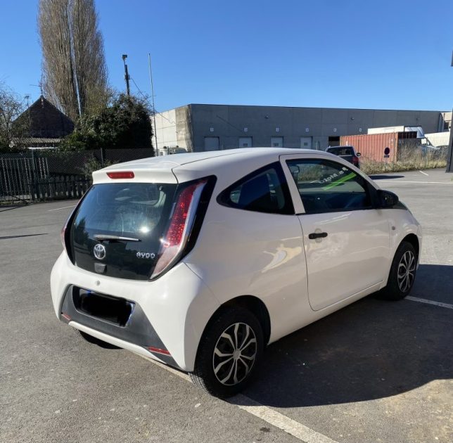 TOYOTA AYGO 1.0 ESSENCE 70 CV 2016