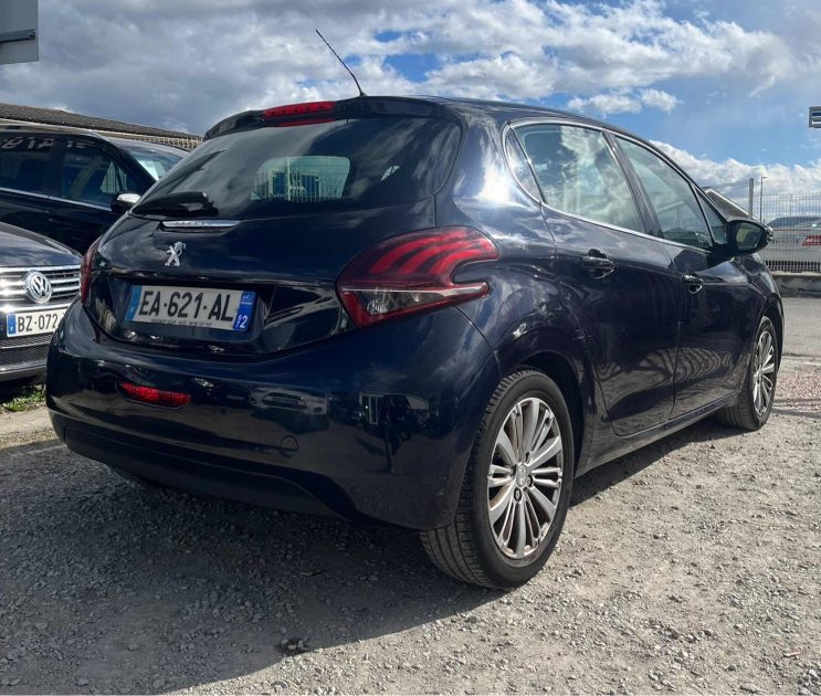 Peugeot 208 1.2i 110 Ch Boite Auto 