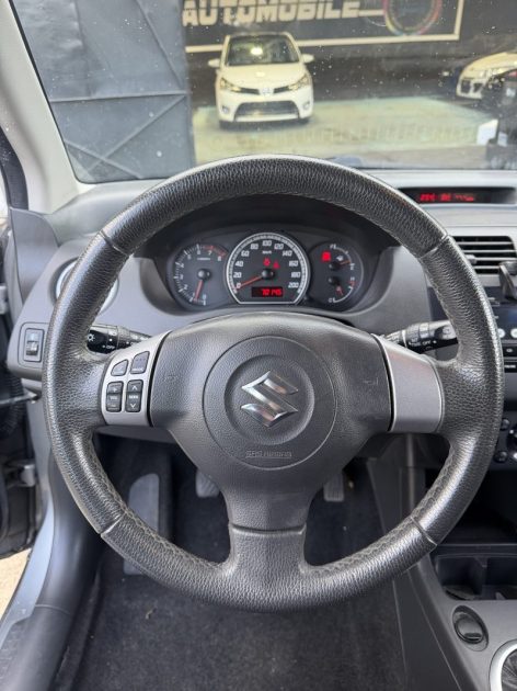 SUZUKI SWIFT 1.3 CLUB 2008 - 70 009Kms - Distrib ok - Premier Main - Parfait Etat - Suivit SUZUKI