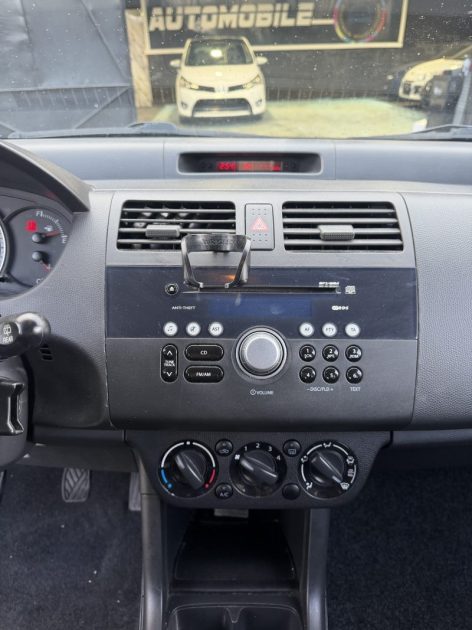 SUZUKI SWIFT 1.3 CLUB 2008 - 70 009Kms - Distrib ok - Premier Main - Parfait Etat - Suivit SUZUKI