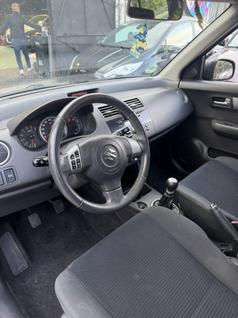 SUZUKI SWIFT 1.3 CLUB 2008 - 70 009Kms - Distrib ok - Premier Main - Parfait Etat - Suivit SUZUKI
