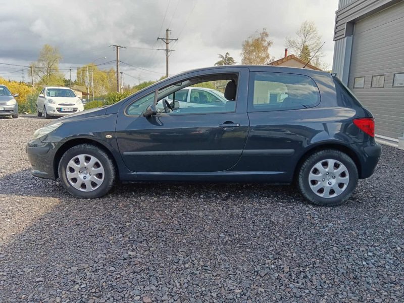 PEUGEOT 307 PHASE II 1.4 16V 90 CV XR CLIM / REGULATEUR / SUIVI PEUGEOT / DISTRIBUTION NEUVE