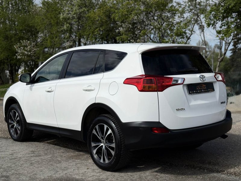 Toyota RAV4 2.0 D-4D 124ch Lounge – GPS – Caméra de recul – Chaîne – Révisé & Garantie 6 mois