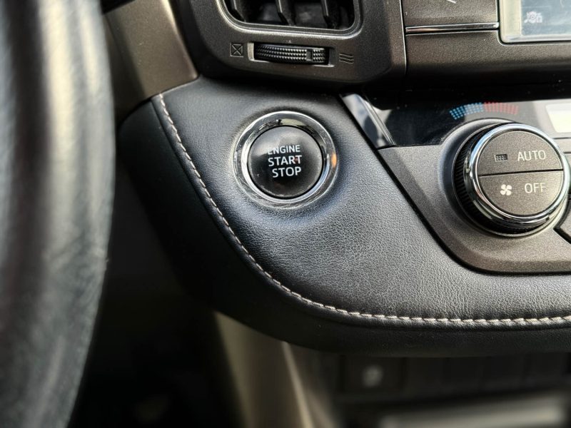 Toyota RAV4 2.0 D-4D 124ch Lounge – GPS – Caméra de recul – Chaîne – Révisé & Garantie 6 mois