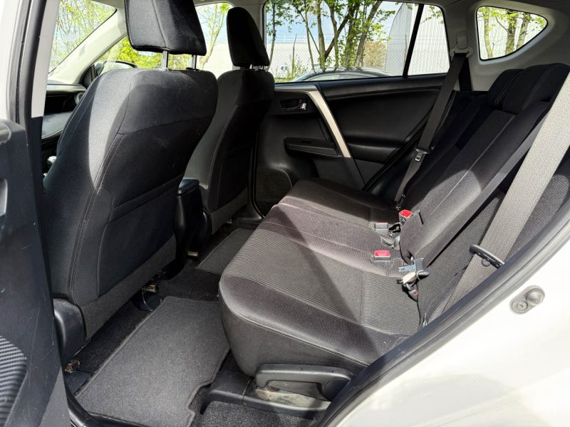 Toyota RAV4 2.0 D-4D 124ch Lounge – GPS – Caméra de recul – Chaîne – Révisé & Garantie 6 mois