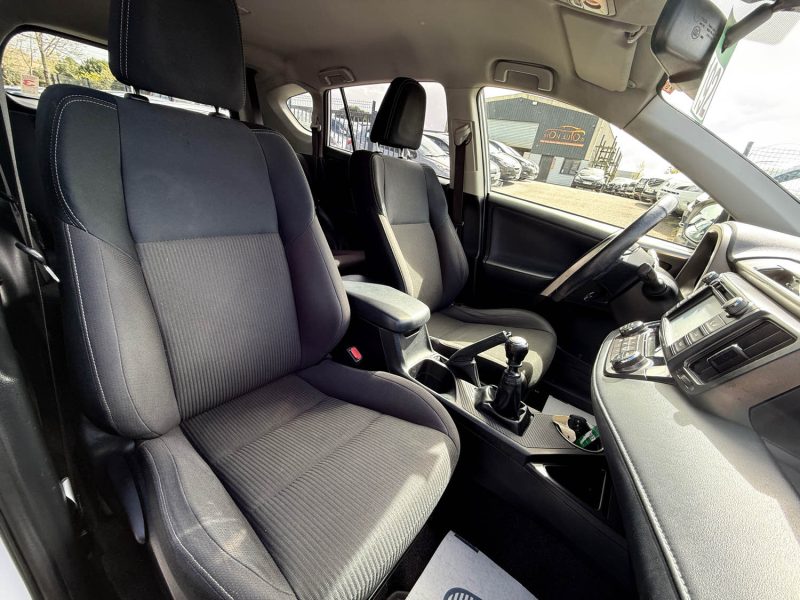 Toyota RAV4 2.0 D-4D 124ch Lounge – GPS – Caméra de recul – Chaîne – Révisé & Garantie 6 mois