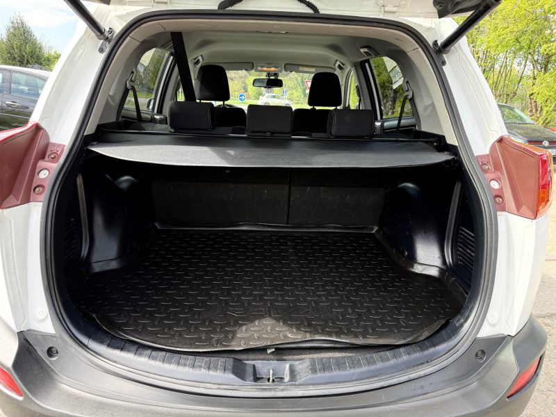 Toyota RAV4 2.0 D-4D 124ch Lounge – GPS – Caméra de recul – Chaîne – Révisé & Garantie 6 mois