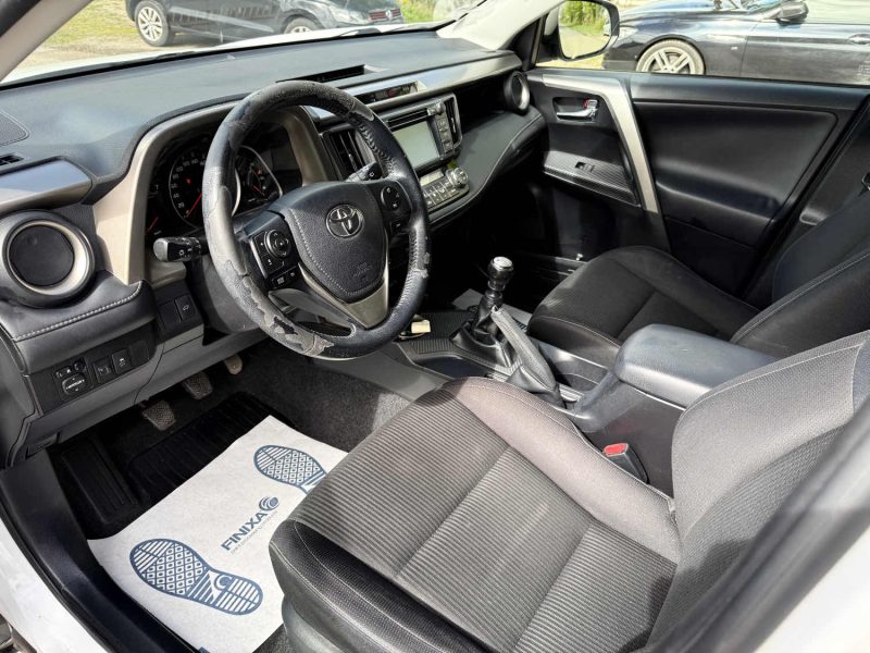 Toyota RAV4 2.0 D-4D 124ch Lounge – GPS – Caméra de recul – Chaîne – Révisé & Garantie 6 mois