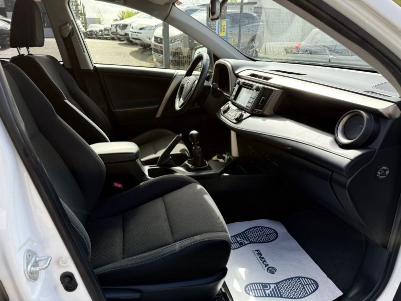 Toyota RAV4 2.0 D-4D 124ch Lounge – GPS – Caméra de recul – Chaîne – Révisé & Garantie 6 mois