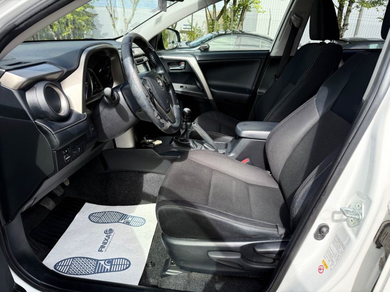 Toyota RAV4 2.0 D-4D 124ch Lounge – GPS – Caméra de recul – Chaîne – Révisé & Garantie 6 mois