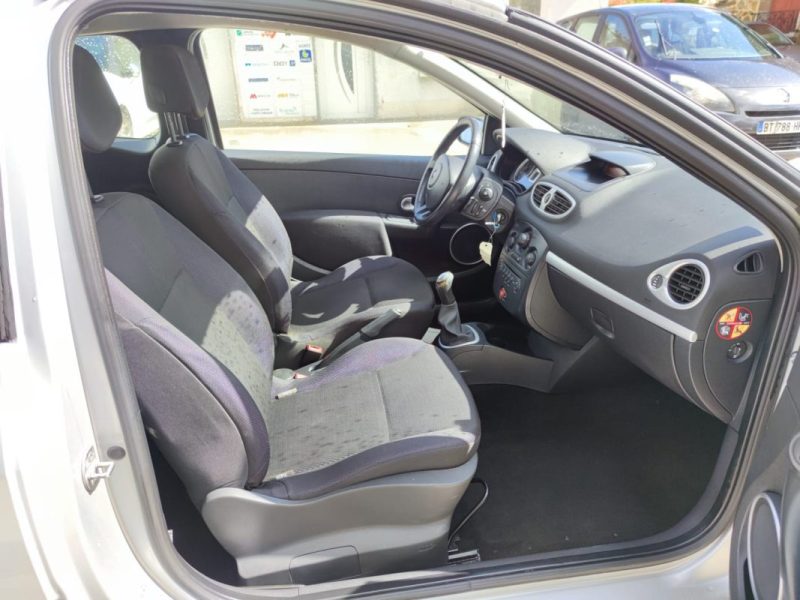 RENAULT CLIO III CONFORT DYNAMIQUE 1.2 16V 2007