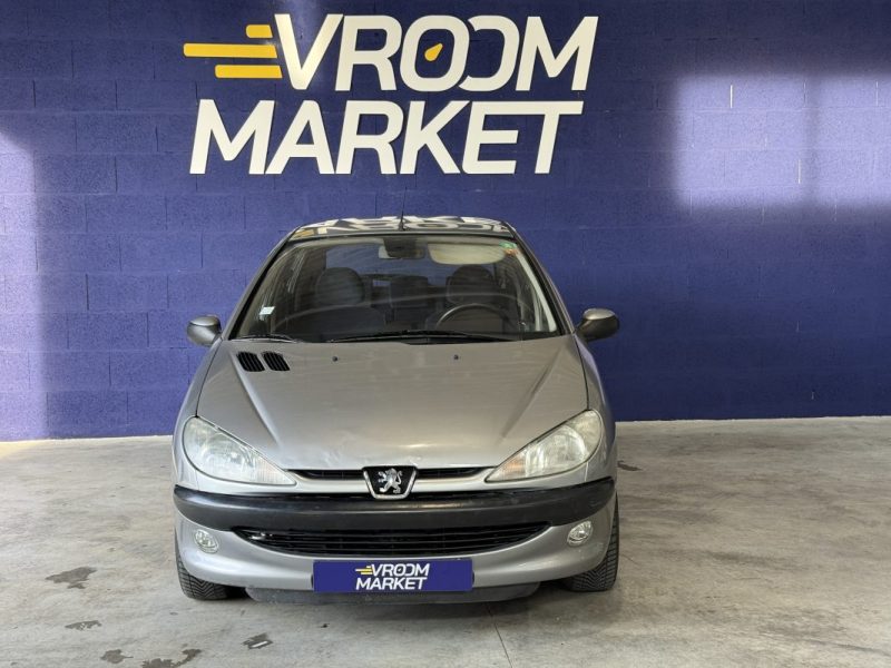 Peugeot 206 1.6I 110CH XT - DISTRIBUTION NEUVE - 4 VITRES ELEC - CLIM AUTO - 2003