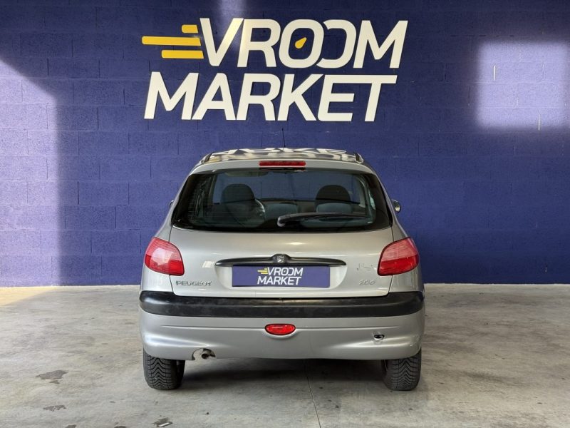 Peugeot 206 1.6I 110CH XT - DISTRIBUTION NEUVE - 4 VITRES ELEC - CLIM AUTO - 2003