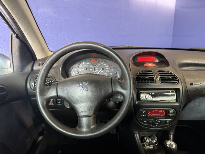 Peugeot 206 1.6I 110CH XT - DISTRIBUTION NEUVE - 4 VITRES ELEC - CLIM AUTO - 2003