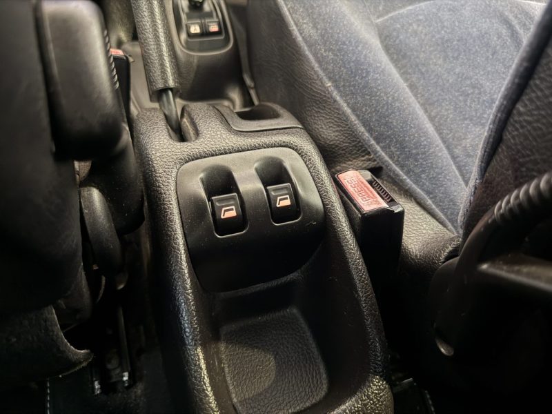 Peugeot 206 1.6I 110CH XT - DISTRIBUTION NEUVE - 4 VITRES ELEC - CLIM AUTO - 2003
