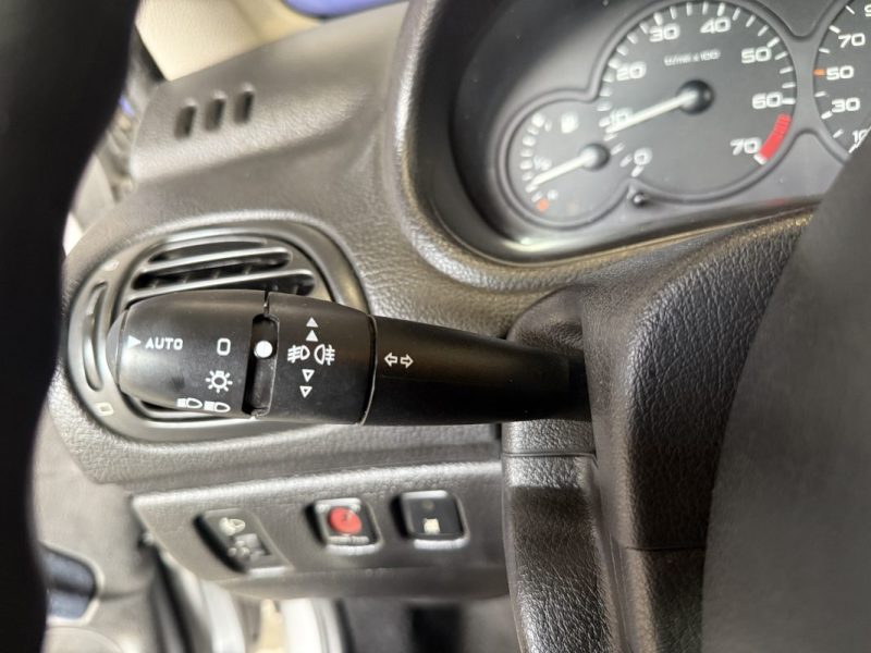 Peugeot 206 1.6I 110CH XT - DISTRIBUTION NEUVE - 4 VITRES ELEC - CLIM AUTO - 2003
