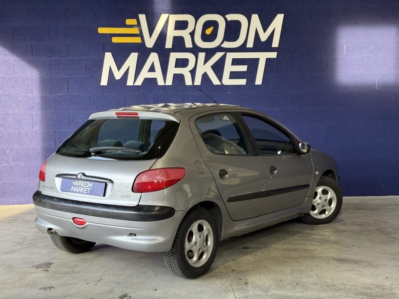 Peugeot 206 1.6I 110CH XT - DISTRIBUTION NEUVE - 4 VITRES ELEC - CLIM AUTO - 2003