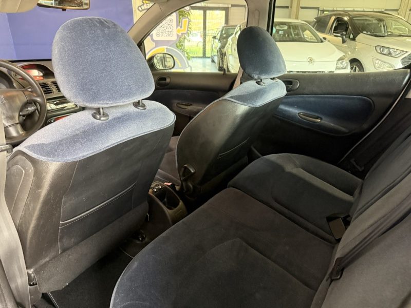 Peugeot 206 1.6I 110CH XT - DISTRIBUTION NEUVE - 4 VITRES ELEC - CLIM AUTO - 2003