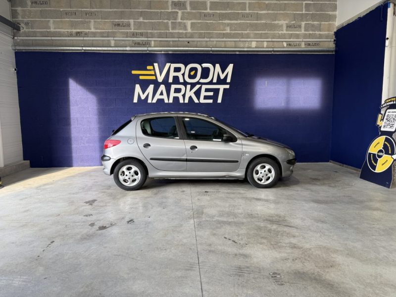 Peugeot 206 1.6I 110CH XT - DISTRIBUTION NEUVE - 4 VITRES ELEC - CLIM AUTO - 2003