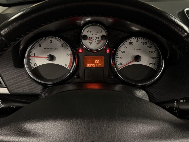 PEUGEOT 207 CC COUPE CABRIOLET PHASE 2 SPORT PACK 1.6 HDI 112 Cv BVM6 / 94 900 Kms - GARANTIE 1 AN