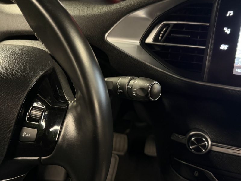 PEUGEOT 308 II PHASE 2 ALLURE 1.2 130 BOITE AUTO APPLE CARPLAY & ANDROID CAMERA RECUL - Garantie 1an