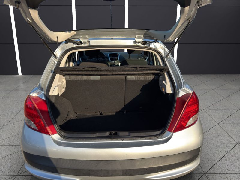 PEUGEOT 207 1.4 HDI 70 URBAN 2012 garantie 