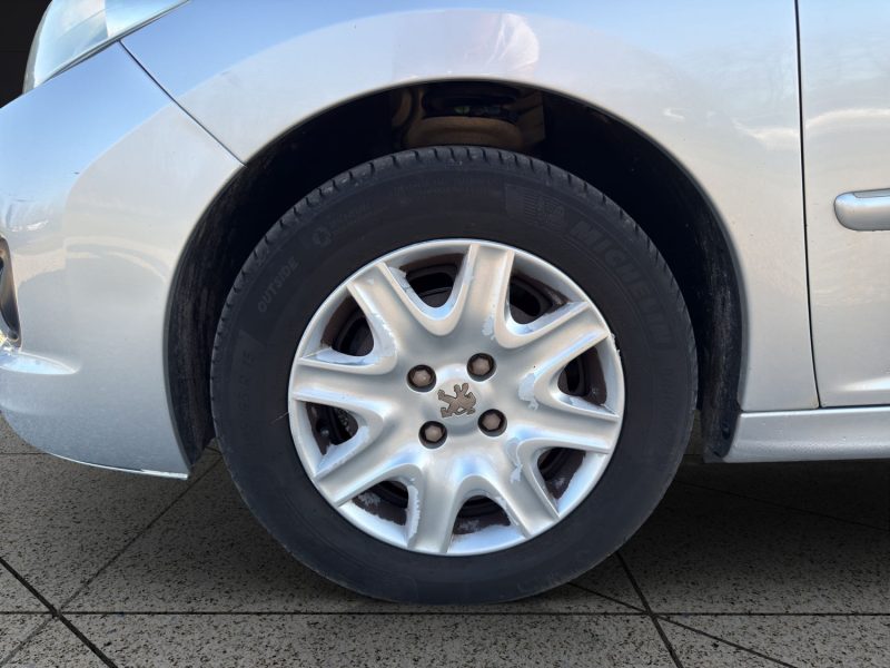 PEUGEOT 207 1.4 HDI 70 URBAN 2012 garantie 