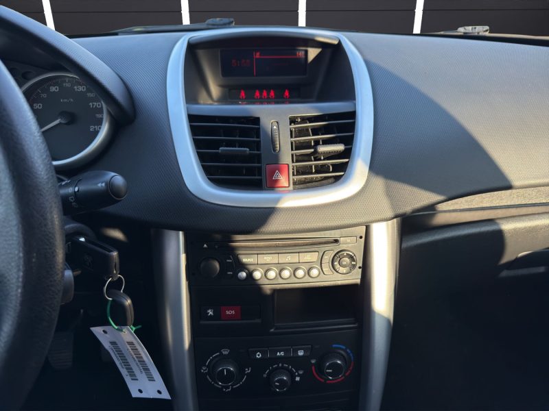 PEUGEOT 207 1.4 HDI 70 URBAN 2012 garantie 