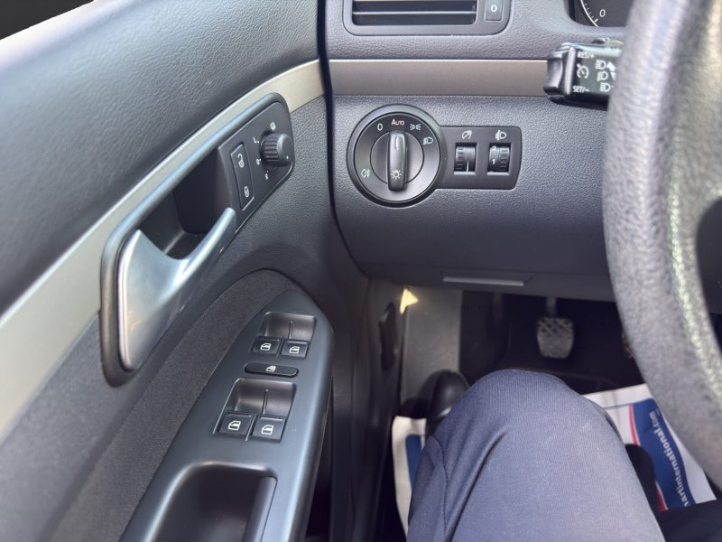 VOLKSWAGEN TOURAN 1.9 TDI 105 CONFORTLINE 2009 7 place 