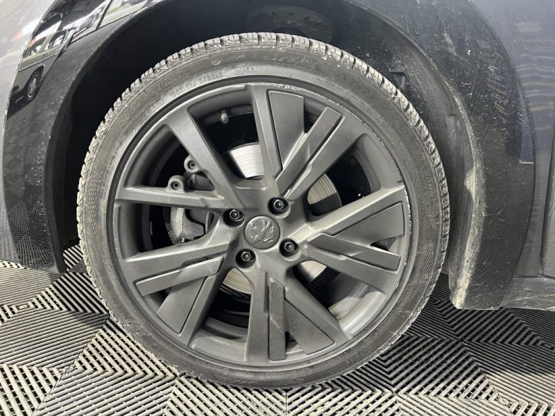 Peugeot 208 1.2i 130ch S&S GT EAT8 | Entretien OK | Toit panoramique | Boite automatique