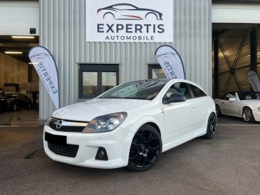 OPEL ASTRA 1.8 GTC 140CV Black & White