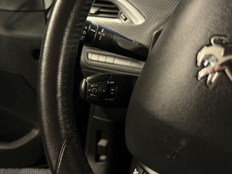 PEUGEOT 2008 1.2 82 Cv 1ERE MAIN / ECRAN GPS TACTILE REGULATEUR LIMITEUR CRIT AIR 1 - GARANTIE 1 AN