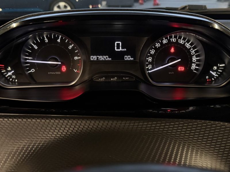 PEUGEOT 2008 1.2 82 Cv 1ERE MAIN / ECRAN GPS TACTILE REGULATEUR LIMITEUR CRIT AIR 1 - GARANTIE 1 AN