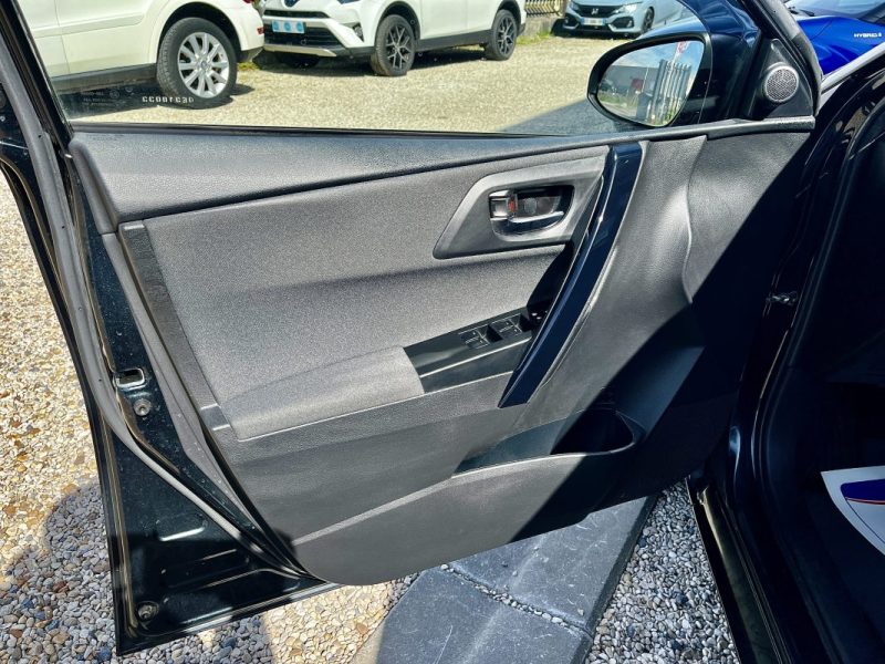 TOYOTA Auris 1.8 136Ch Technoline 03/2017