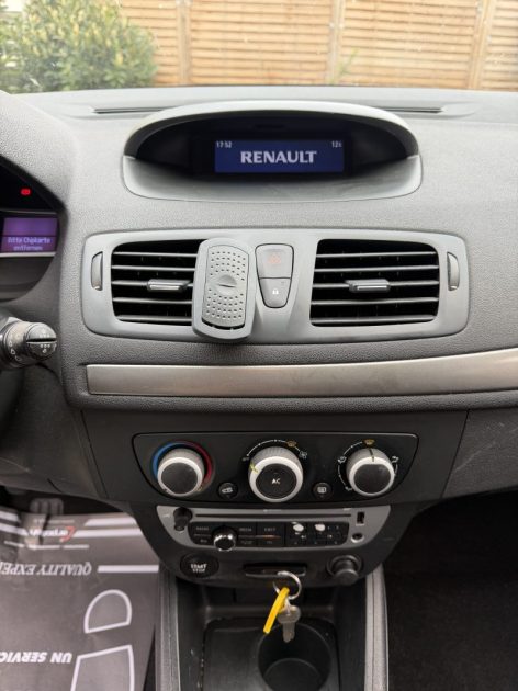 RENAULT MEGANE 1.6 JE T AIME 2012 - 50 800Kms - Distrib ok - Premier Main - Suivit RENAULT