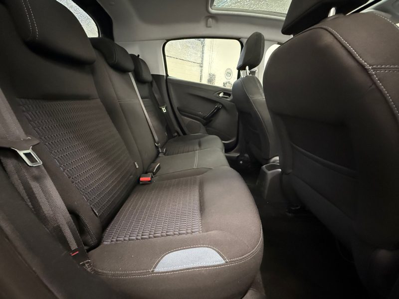 PEUGEOT 208 1.2 VTI 82 ALLURE - GARANTIE 12 MOIS - TOIT PANORAMIQUE 