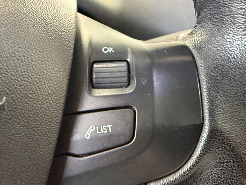 PEUGEOT 208 1.2 VTI 82 ALLURE - GARANTIE 12 MOIS - TOIT PANORAMIQUE 