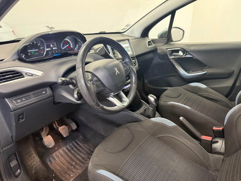 PEUGEOT 208 1.2 VTI 82 ALLURE - GARANTIE 12 MOIS - TOIT PANORAMIQUE 